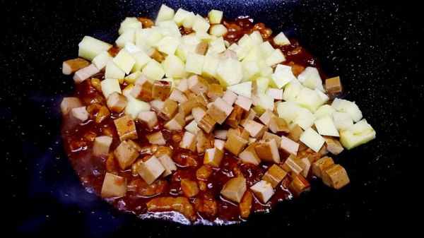 葱油蒜薹土豆肉