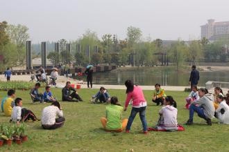 怎么接近你爱慕女生的朋友圈