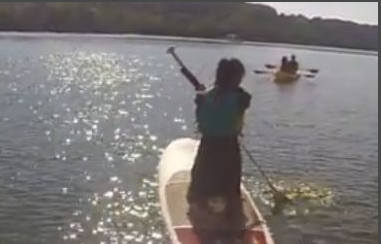 单人皮划艇怎么控制方向