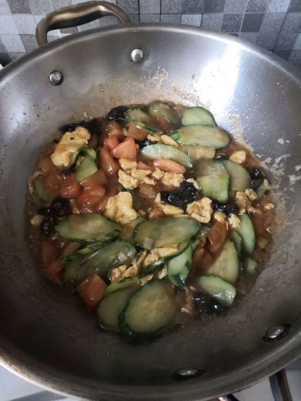 黄瓜黑木耳炒番茄鸡蛋