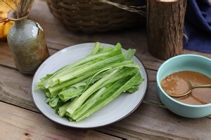 麻酱油麦菜的做法