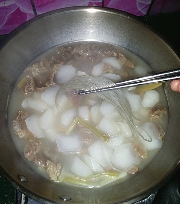 牛肉胡萝卜粉丝汤