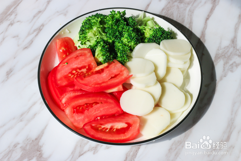 蔬果美食-番茄菌菇年糕汤