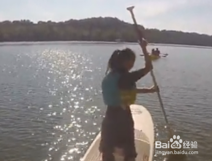 单人皮划艇怎么控制方向