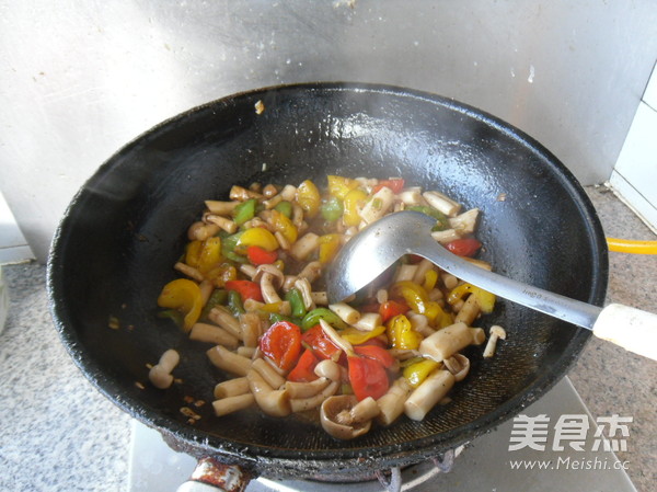 彩椒海鲜菇的做法