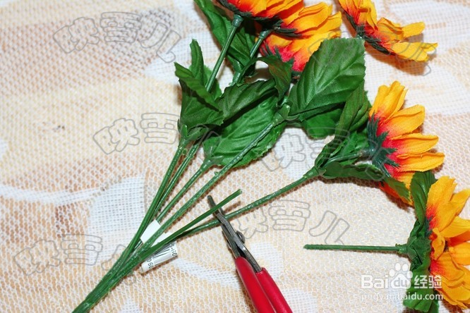 如何用胶花装饰笔