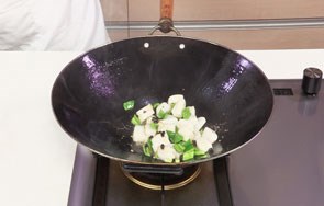 家常菜:青椒炒年糕