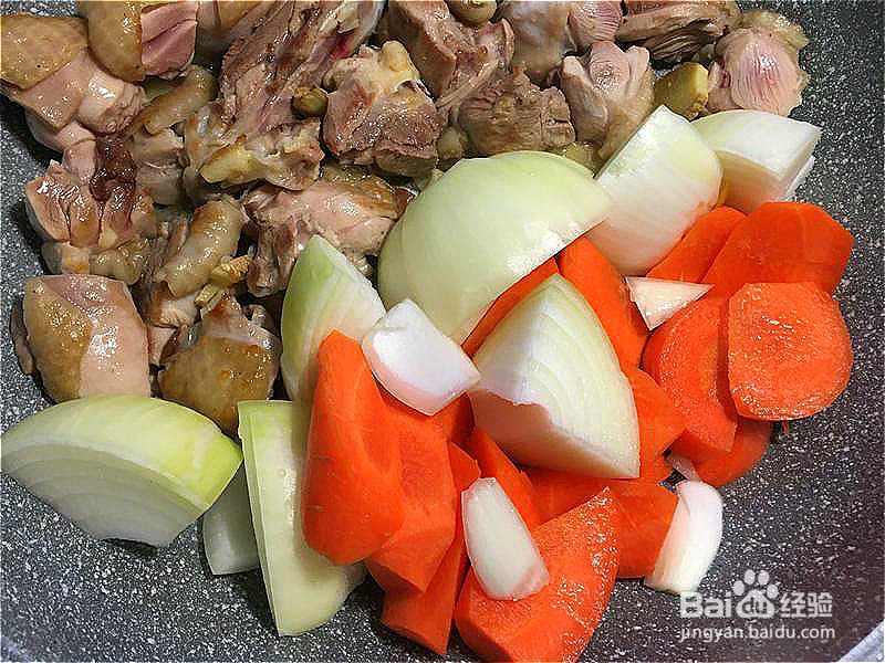 如何做马铃薯炒鸡腿