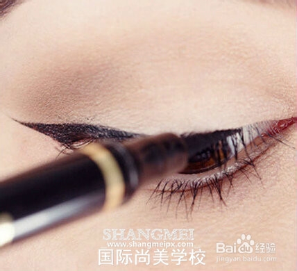 大眼画出来—眼线液的画法技巧