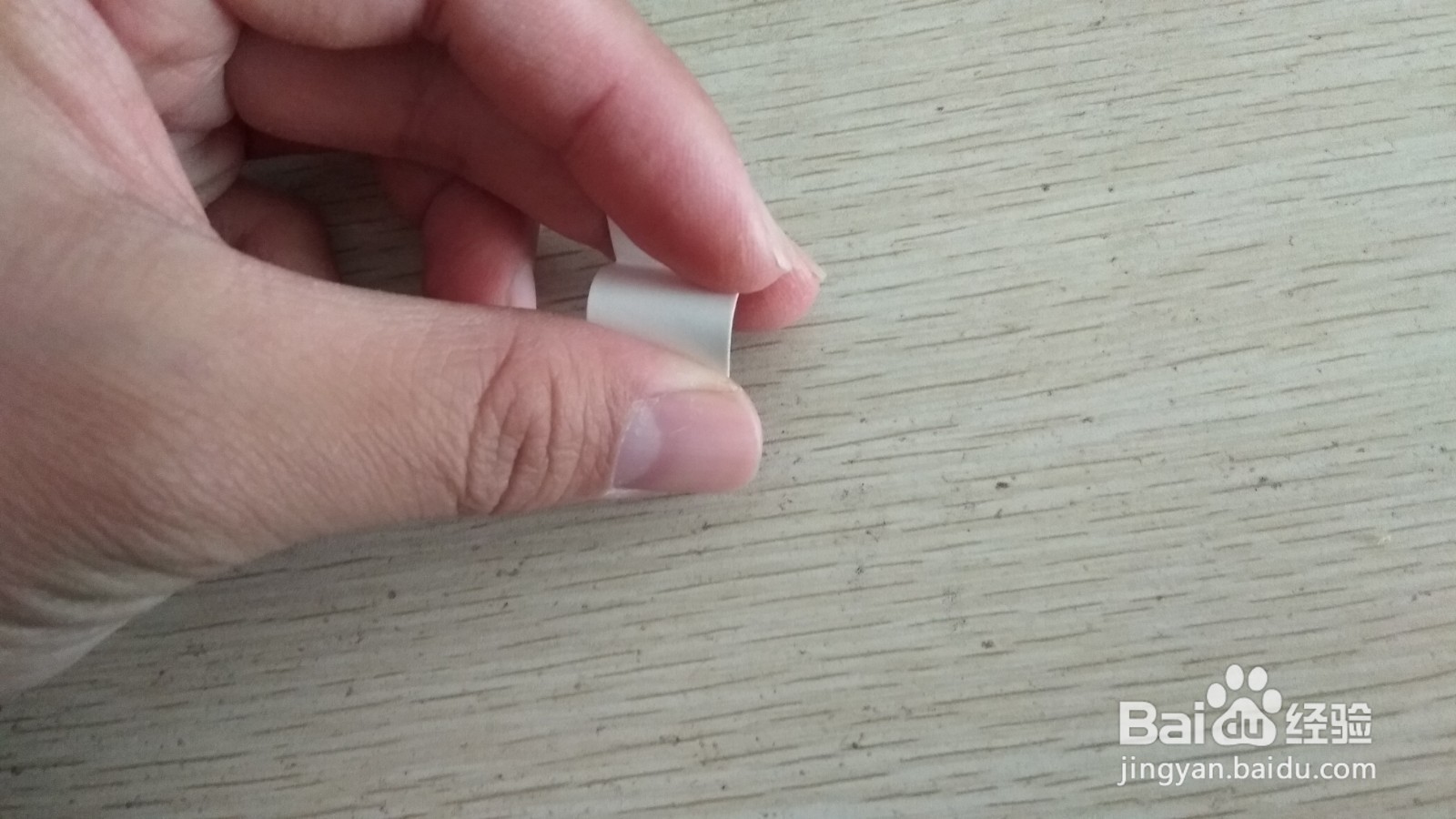 如何用长方形硬卡纸做S形两面放中性笔的支架