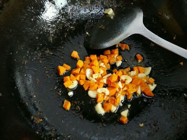 荞麦面荷叶夹饼配豆角肉丁