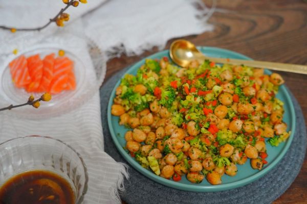 蔬菜鹰嘴豆沙拉