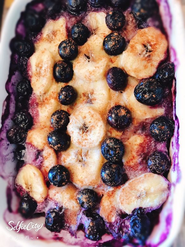 肉桂香蕉蓝莓烤燕麦