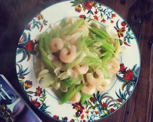 鲜百合芹菜炒虾仁制作过程