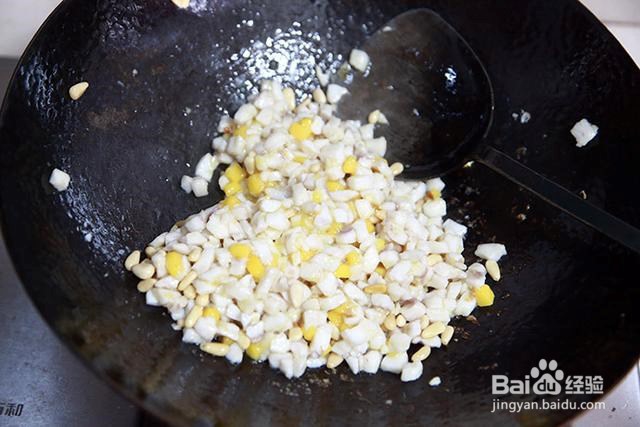 香芒松子鱼米盏让人耳目一新