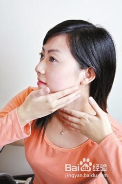 8步瘦脸瑜伽动作 缔造完美下额美人脸