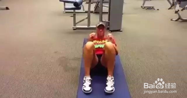 职业足球球员健身房如何训练