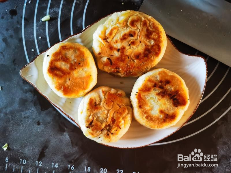 辅食—圆白菜鸡蛋馅饼的做法