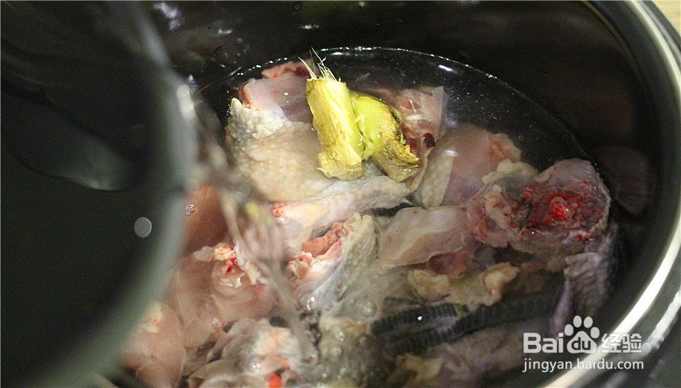 如何做出鸡汤炖鱼面？