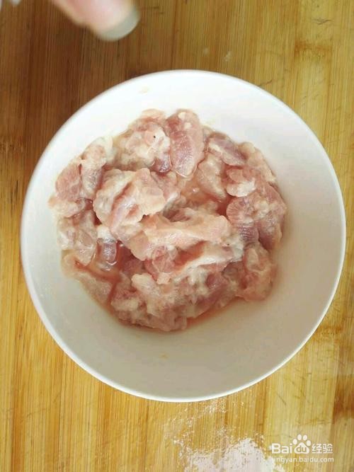 胡萝卜木耳炒肉片的做法