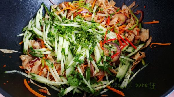 葱椒胡豆拌瓜丝