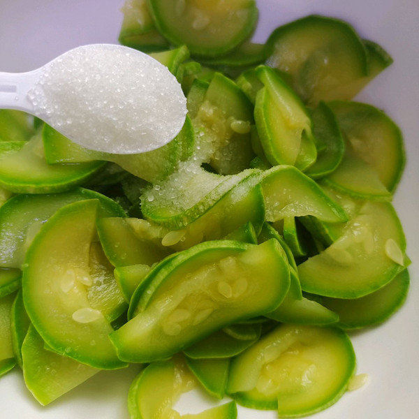 低脂低热清爽凉拌西葫芦