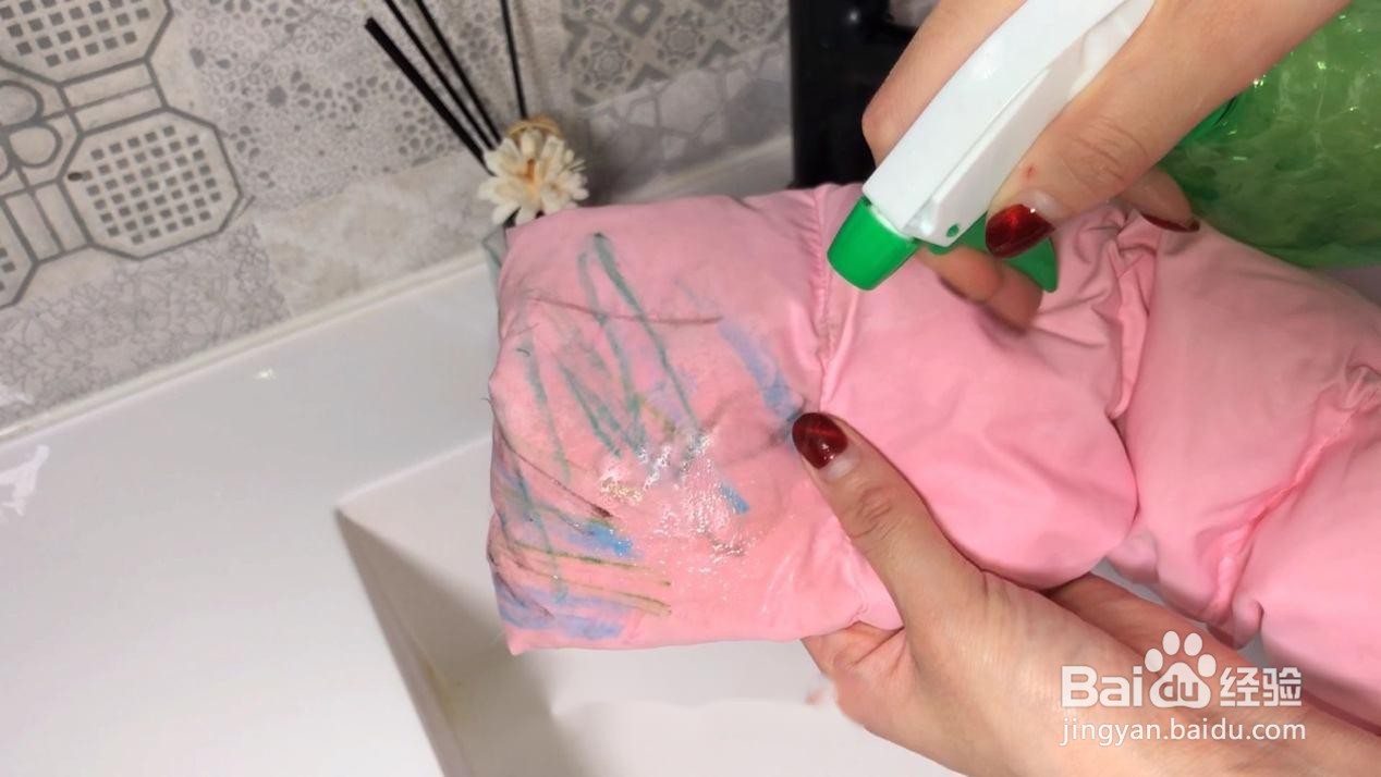 羽绒服油点子怎么洗