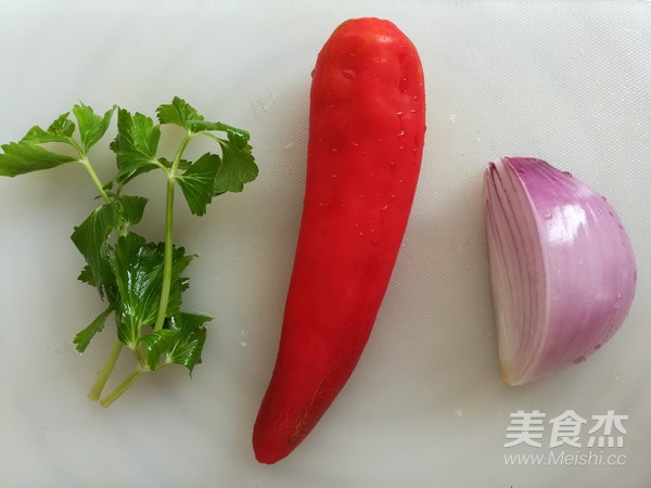 多汁碎牛排三明治