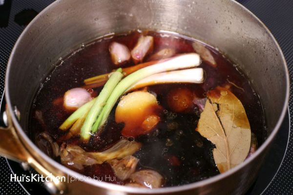 广式腊味煲仔饭