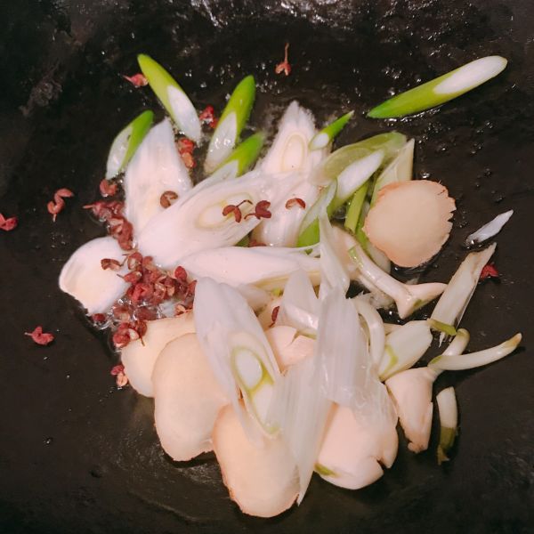 鲜味酱香鸡腿煲