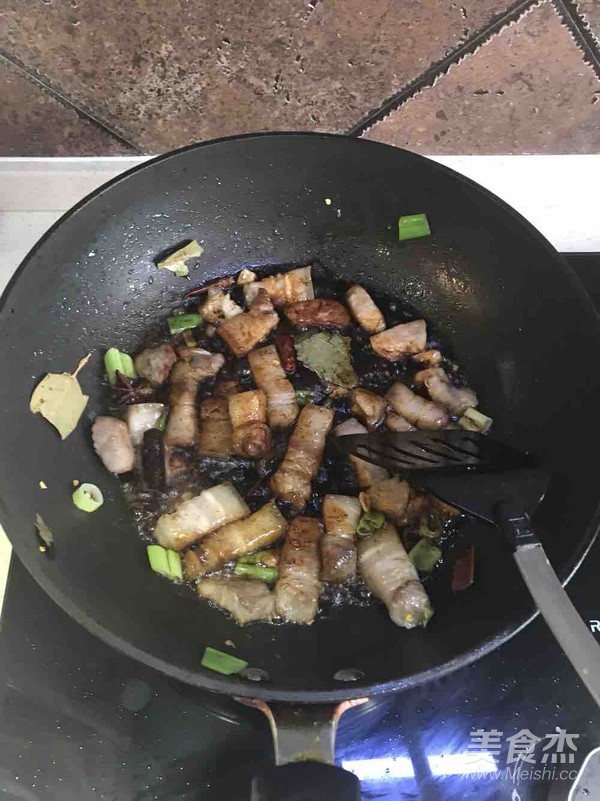 五花肉炖豆角土豆