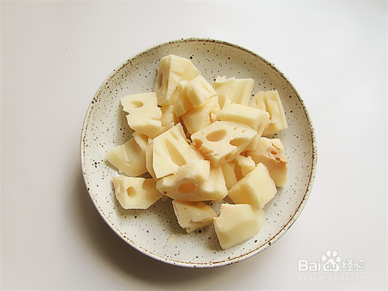 带你做莲藕枸杞猪脚养生汤