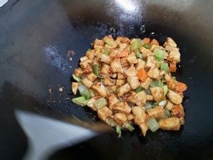 健身的鸡胸肉也可以炒着吃鸡胸肉炒三丁