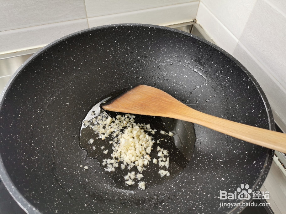 怎么做三文鱼什锦咖喱炒饭？