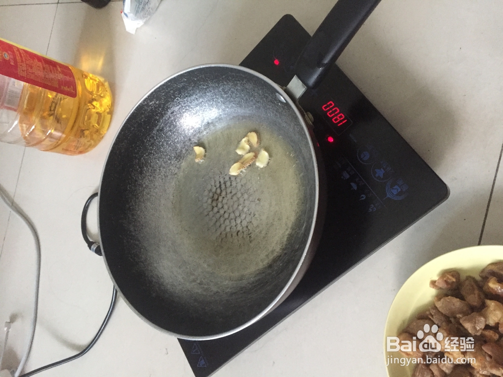 小辣椒炒肉的做法