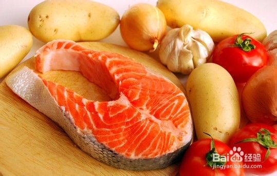 金毛吃什么食物可以美毛(狗狗美毛的方法)