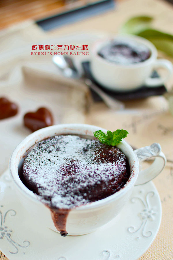 咸焦糖巧克力杯蛋糕