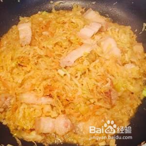 酸菜炖五花肉的做法