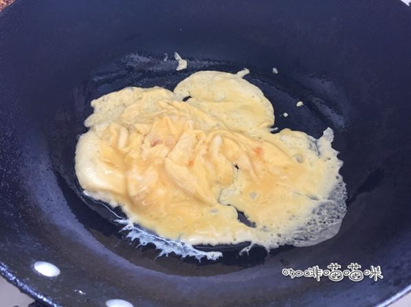 芙蓉蛋夹培根芝士牛角包