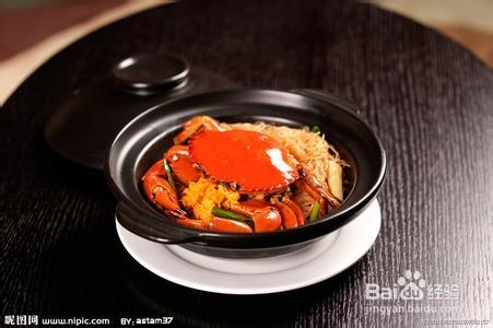 用砂锅做麻辣大闸蟹煲