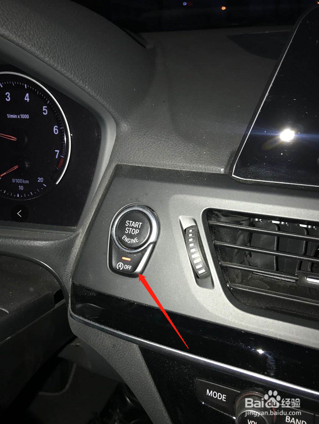 如何将宝马车辆的氛围灯颜色设为经典颜色?