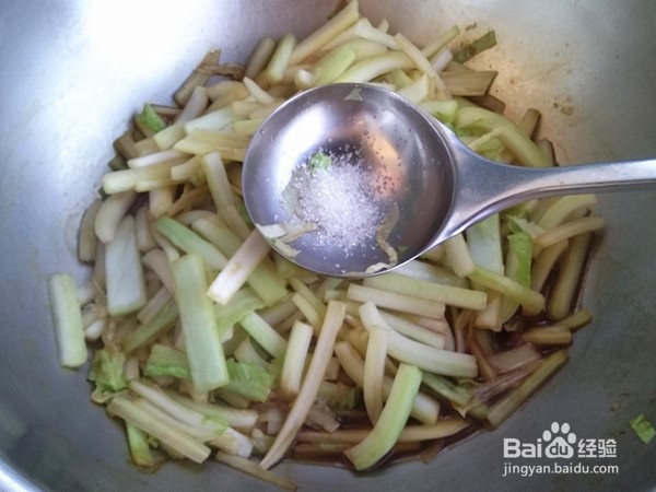 制作美味的火腿肠炒白菜