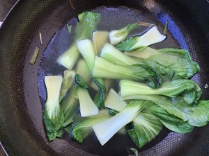 鸡胸肉时蔬丸子汤的做法