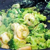 如何制作虾仁炒西兰花
