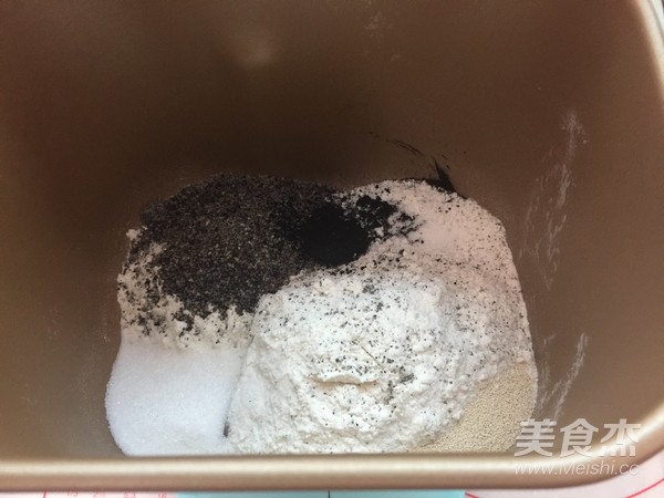 黑芝麻坚果养生欧包