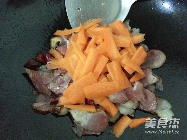 腊味包菜的做法