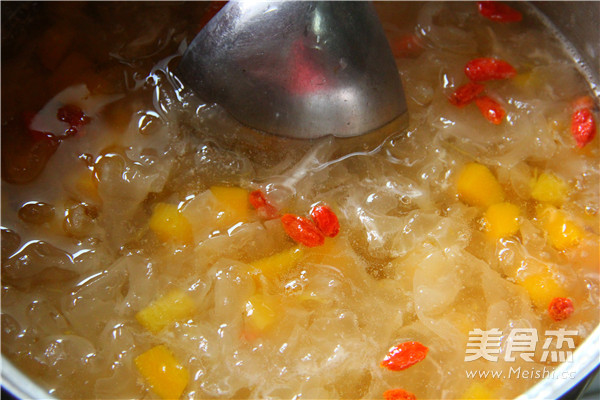 金果银耳甜羹