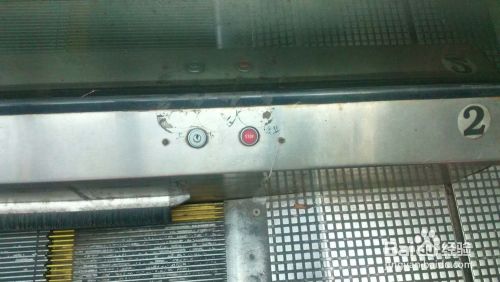 扶手电梯第二块不锈钢盖板不能踩之我见