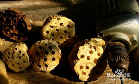 木雕莲蓬子是如何放进去