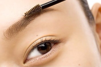 如何利用眉卡画好眉形